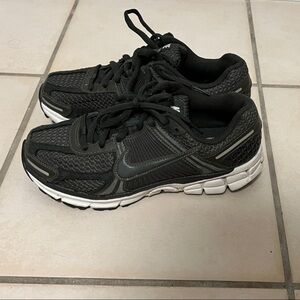 Nike Dark Green and Gray Vomero 5 Sneakers